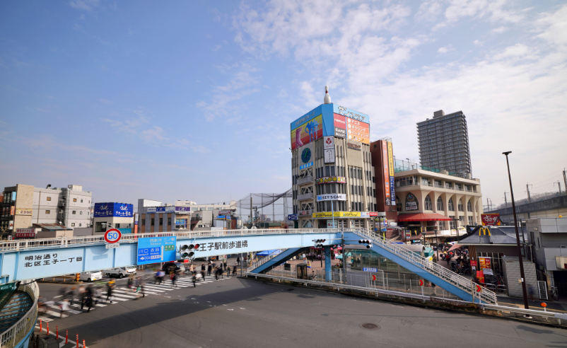 王子駅前の歩道橋