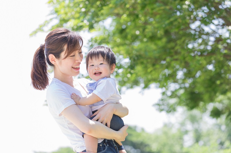 公園の親子のイメージ