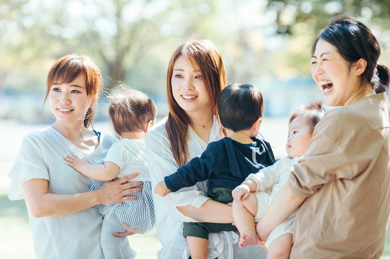 公園の親子のイメージ