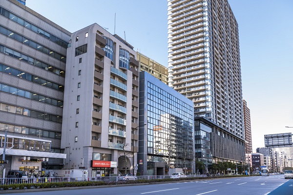 春日町交差点付近の高層ビル群