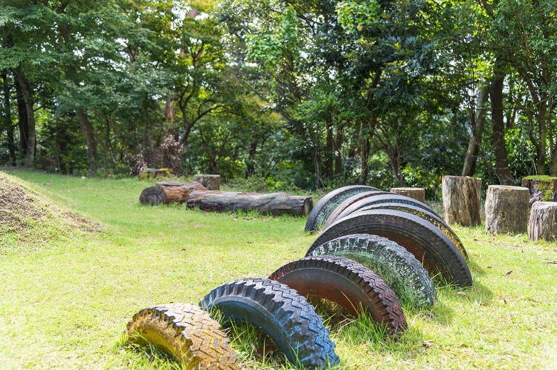 タイヤが特徴の公園のイメージ