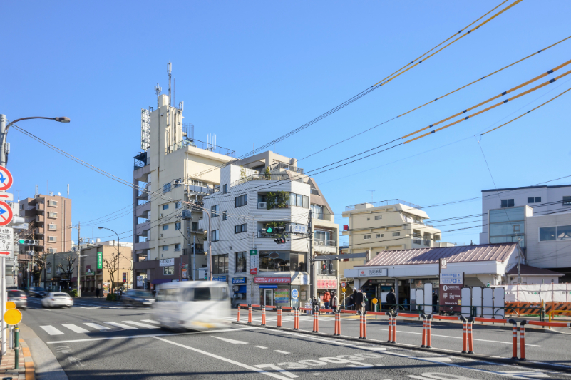 洗足池駅前、中原街道沿い